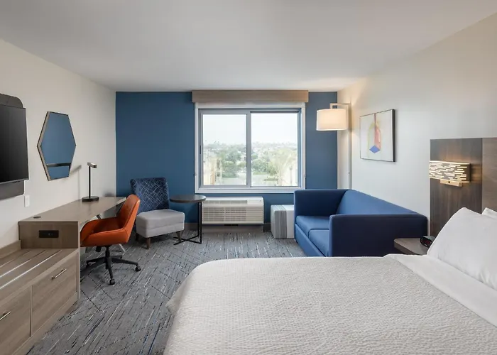 Holiday Inn Express & Suites Hawaiian Gardens By Ihg