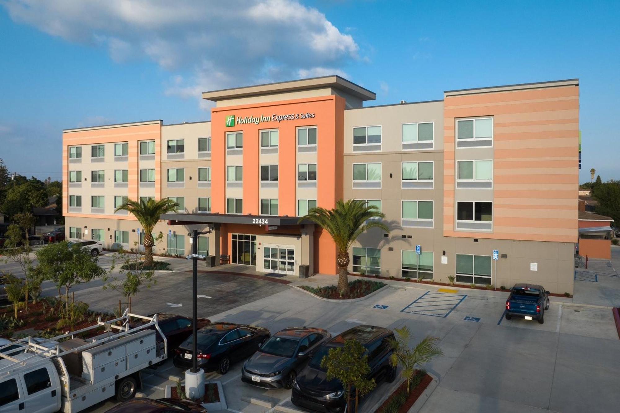 Hotel Express & By Ihg 3*